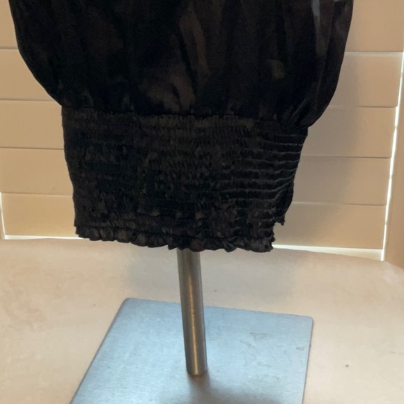 Elegant Black Strapless Blouse - Picture 3 of 8